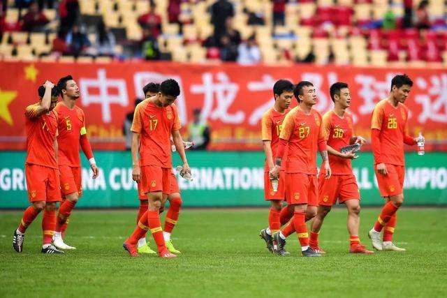 今日发布的海报中，徐峥、王丽坤、王砚辉、段博文、任达华、于和伟六位实力派演员首次齐齐现身